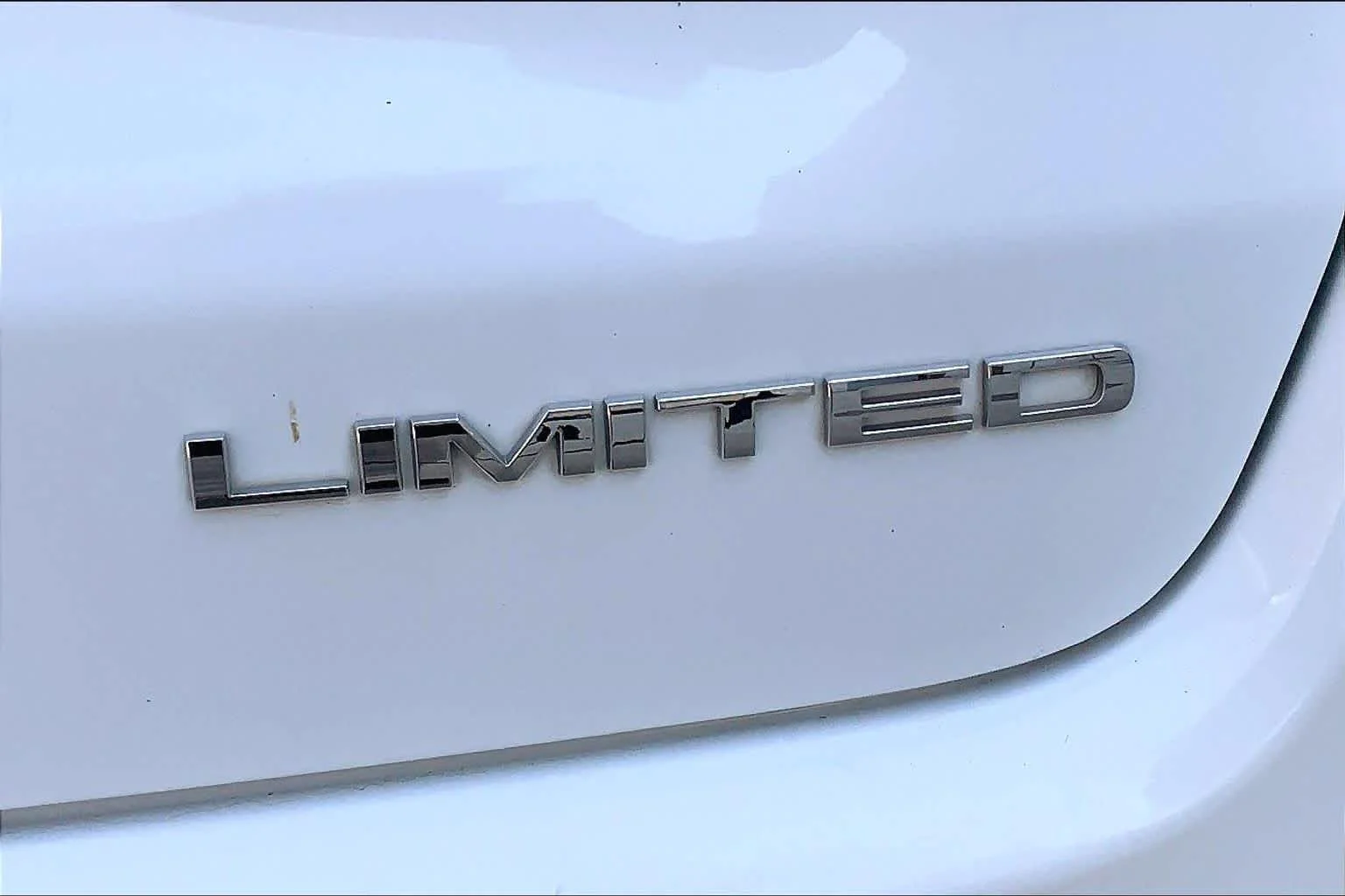 Used 2024 Bright White Clearcoat Jeep Limited image 9
