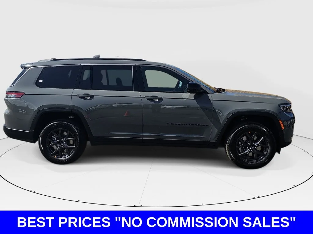 New 2027 Sting-Gray Clearcoat Jeep Laredo Altitude image 2