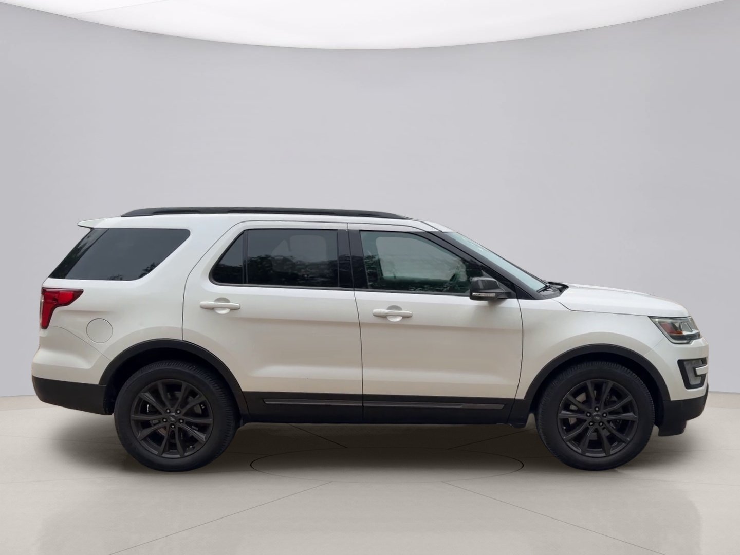 2017 Ford Explorer XLT - Photo 6