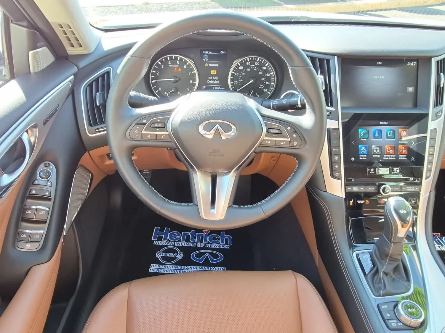 Used 2023 Majestic White INFINITI LUXE image 8