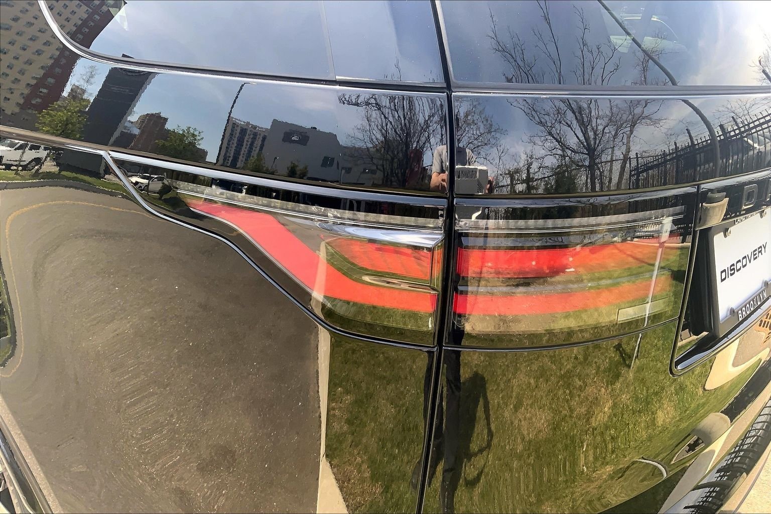 Certified Used 2025 Santorini Black Metallic Land Rover Dynamic SE image 28