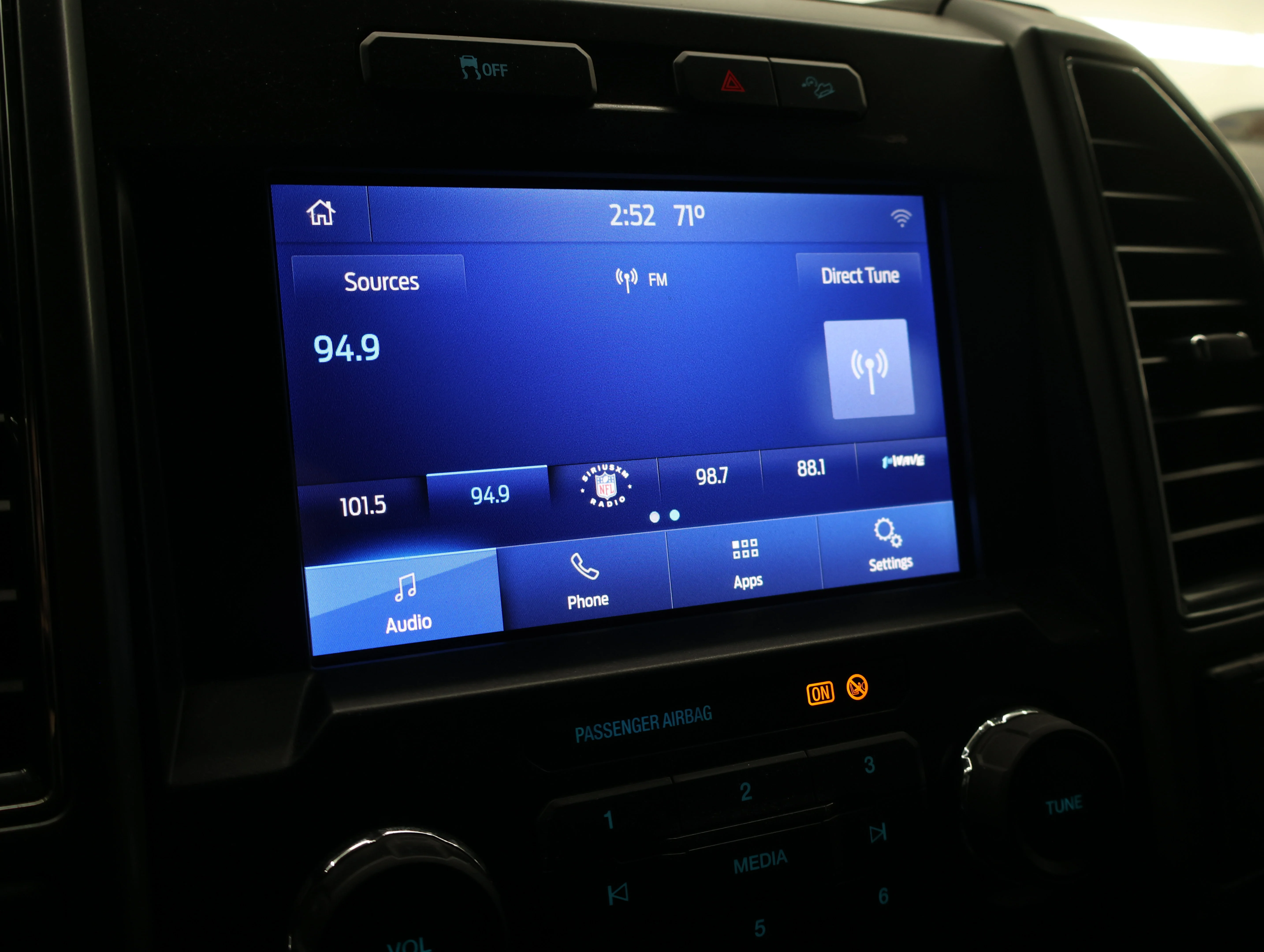 Used 2021 Agate Black Metallic Ford XLT image 11