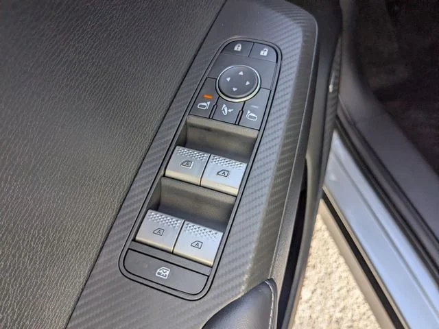 New 2026 Silver Mitsubishi SE image 21