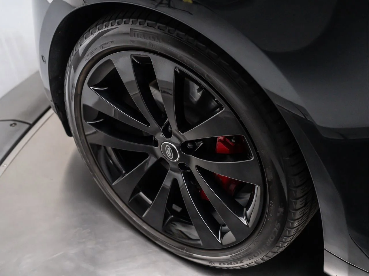 Used 2023 Black Land Rover SE Dynamic image 11