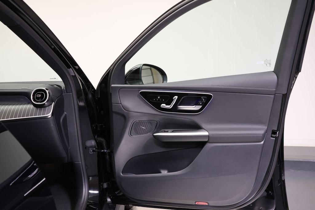 Used 2026 Black Mercedes-Benz GLC 300 image 44