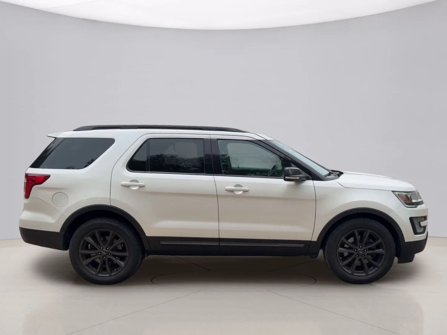 Used 2017 White Ford SLT image 6
