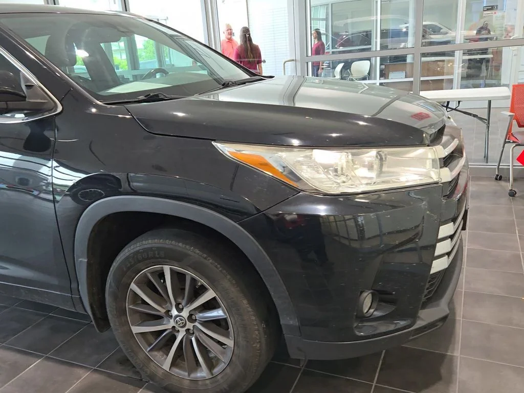 Used 2018 Black Toyota XLE image 5