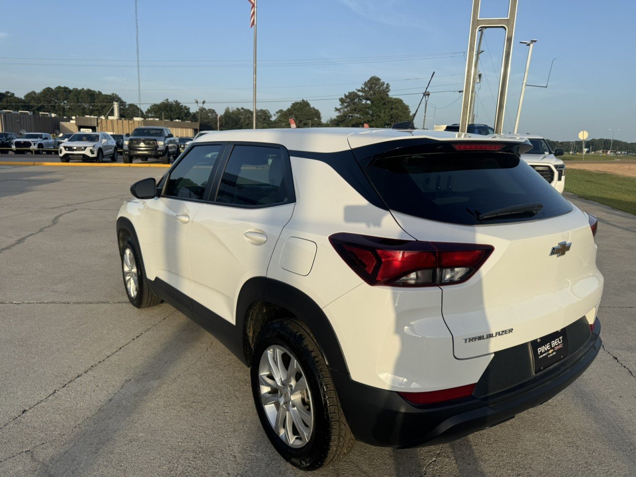 Used 2022 SUMMIT WHITE Chevrolet LS image 6