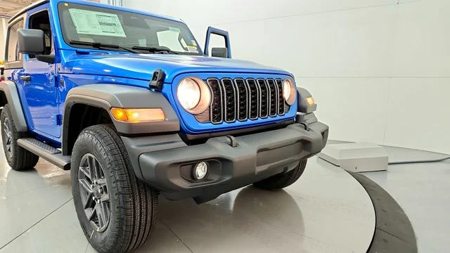 New 2026 Hydro Blue Pearl-Coat Exterior Paint Jeep Sport S image 15