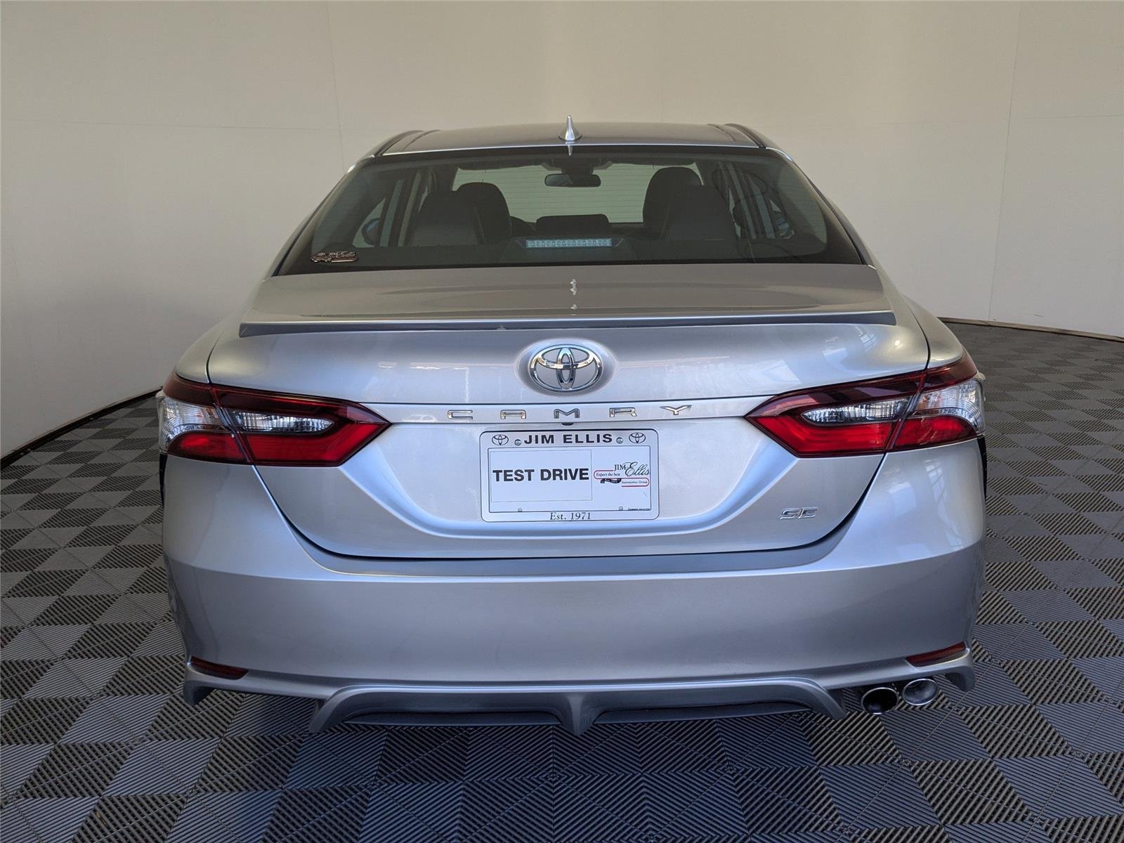 2022 Toyota Camry SE - Photo 6