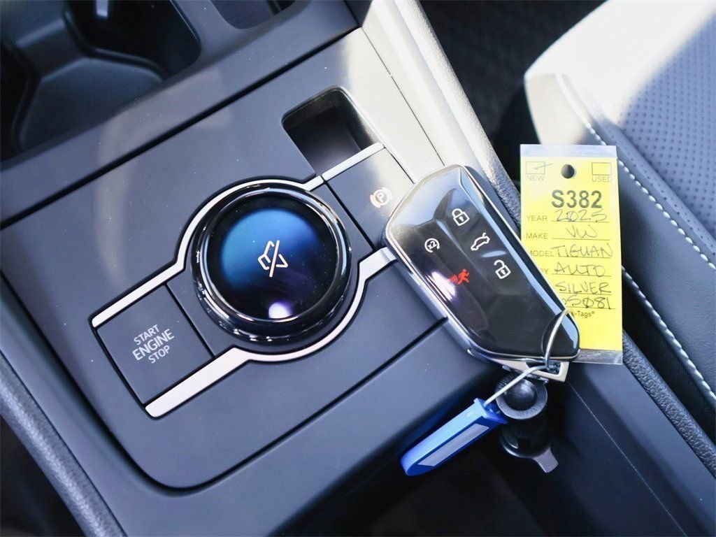 2025 Volkswagen Tiguan SE - Photo 25