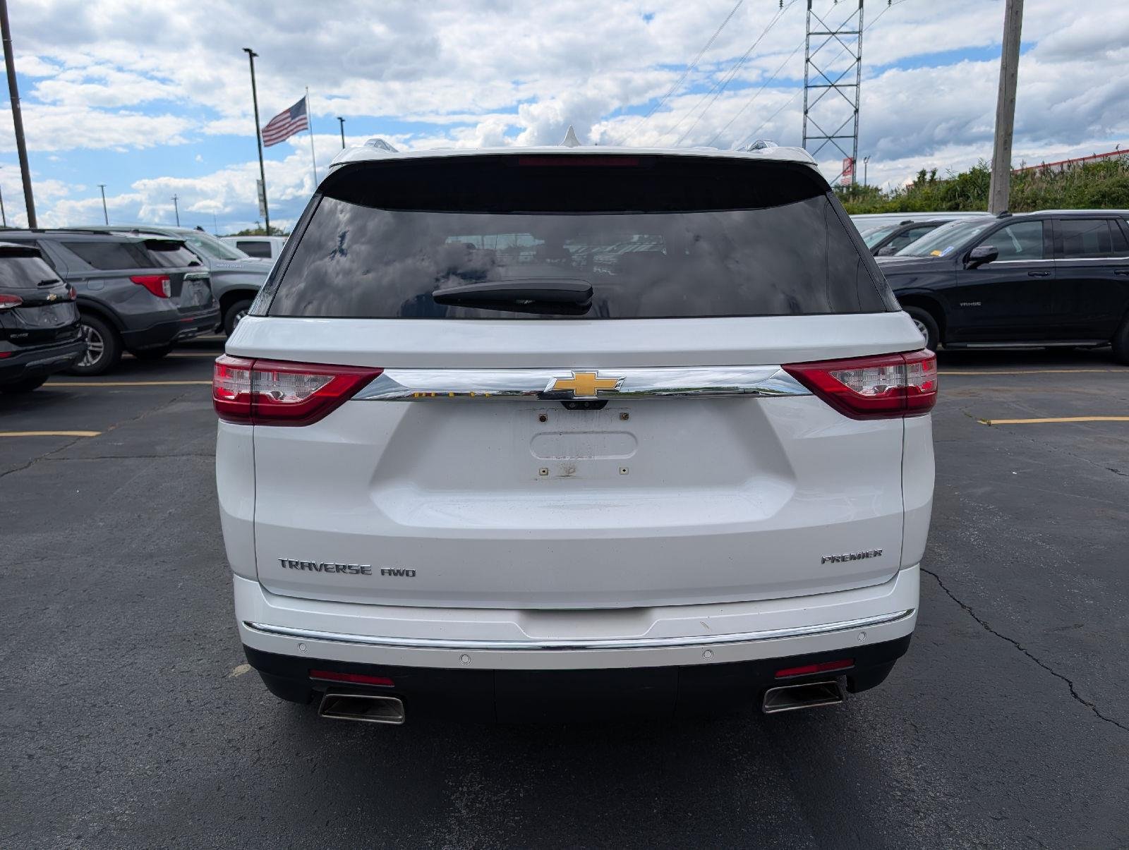 Used 2020 Iridescent Pearl Tricoat Chevrolet Premier image 6