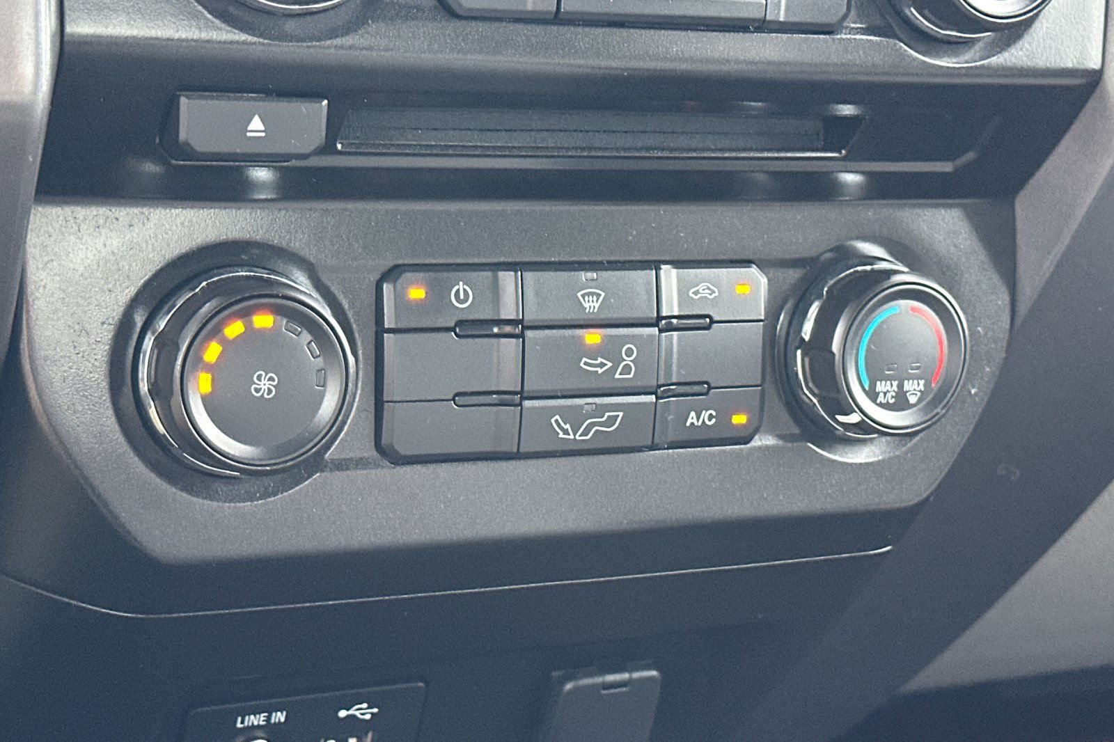 Used 2015  Ford XLT image 18