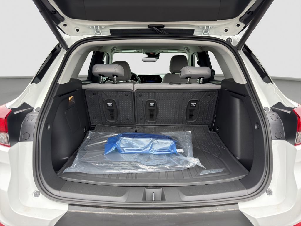 New 2026 Summit White Chevrolet LT image 20