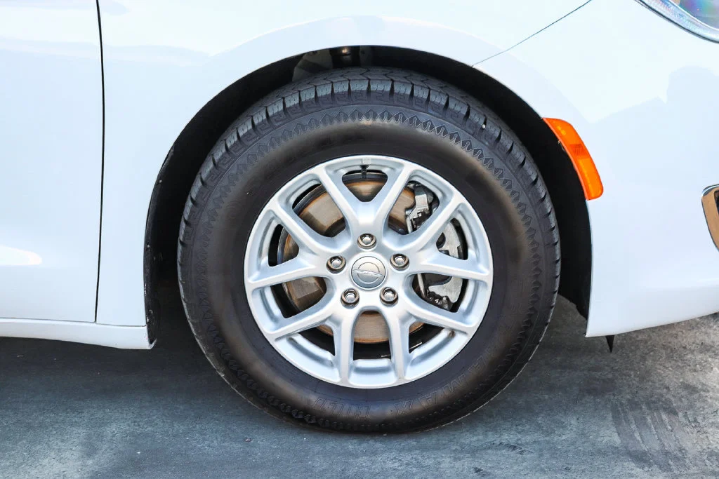 Used 2020 White Chrysler Touring image 10