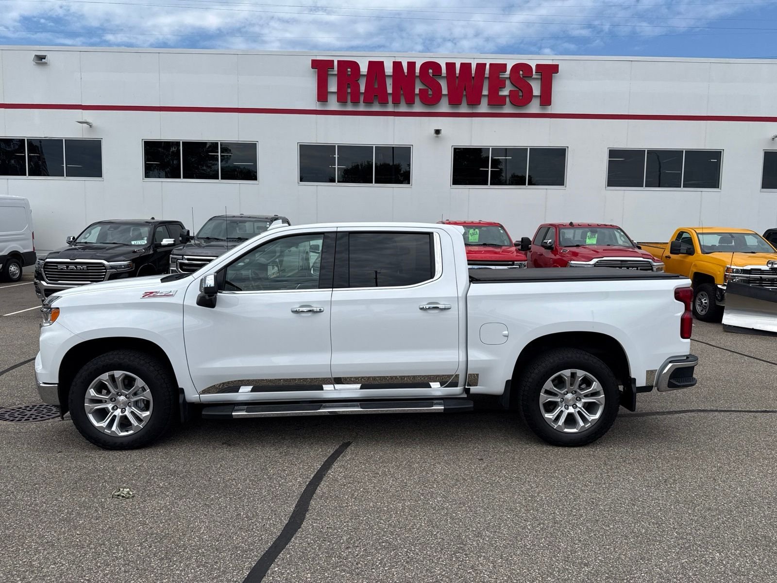 Used 2024 Chevrolet Silverado 1500 LTZ with VIN 2GCUDGEDXR1194905 for sale in Minneapolis, Minnesota
