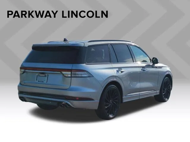 Used 2024 Silver Lincoln Reserve image 5