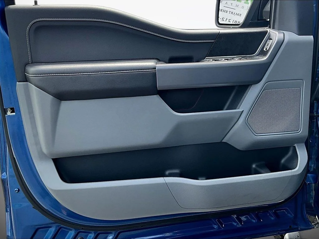 Used 2025 Blue Ford XLT image 19
