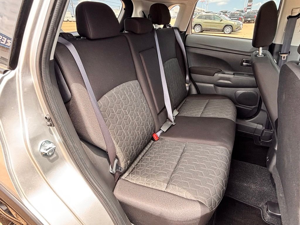 Used 2026 Silver Mitsubishi  image 28