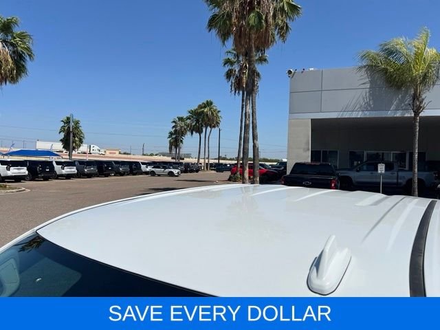 Used 2024 White GMC SLT image 7