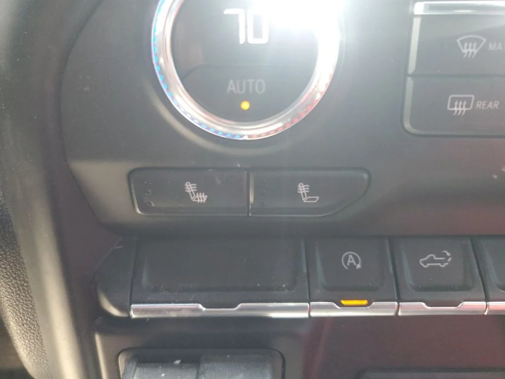 Used 2019  GMC SLE image 25
