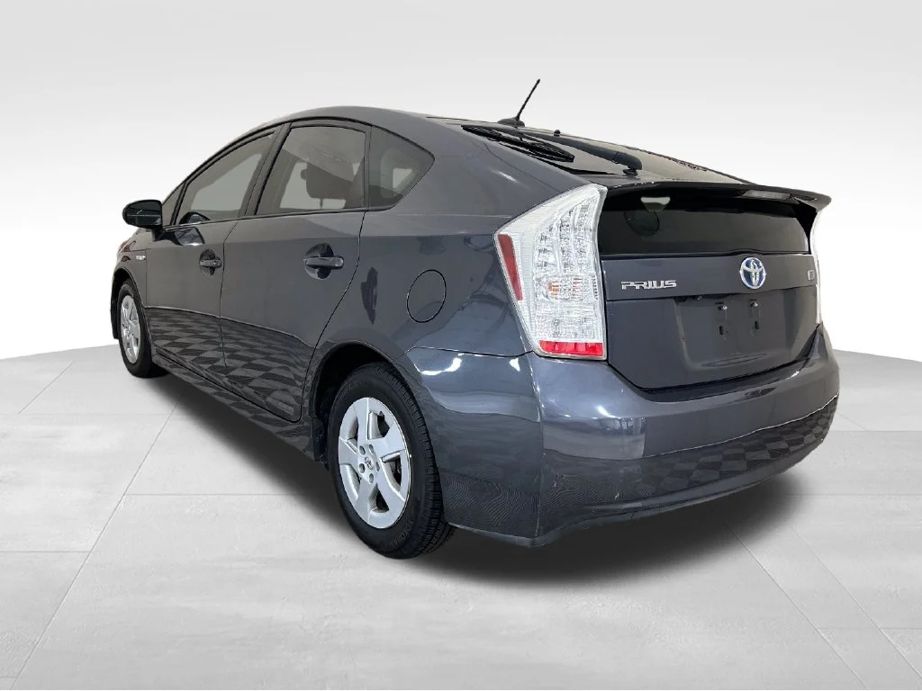 Used 2010 Blue Toyota  image 3