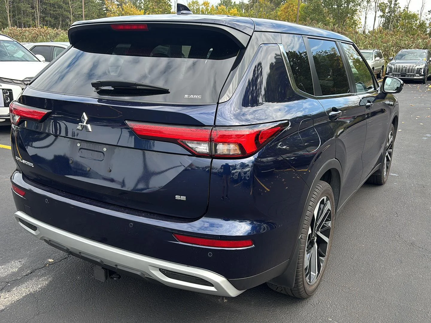 Used 2024 Cosmic Blue Metallic Mitsubishi SE image 7