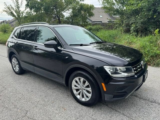 Used 2019 Deep Black Volkswagen 2.0T SE image 4
