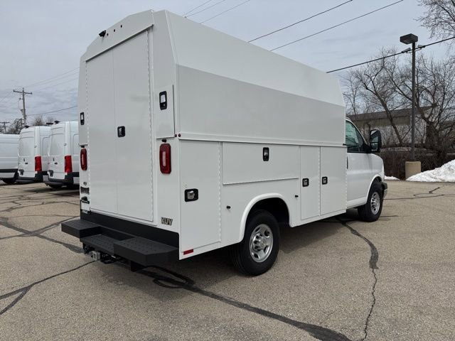 New 2025 Summit White Chevrolet 1WT image 4