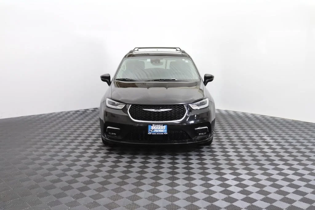 Certified Used 2022 Brilliant Black Chrysler Touring L image 2