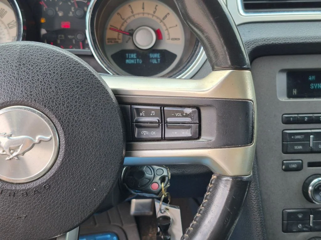 Used 2010  Ford GT Premium image 15