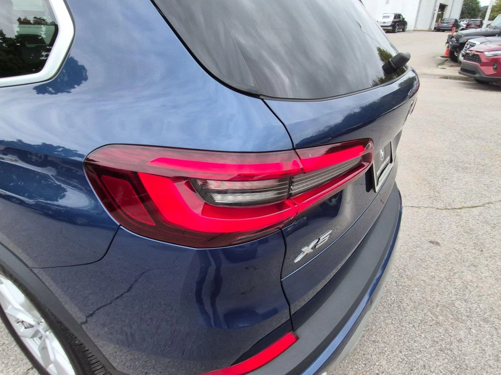 Used 2023 BLUE BMW  image 11