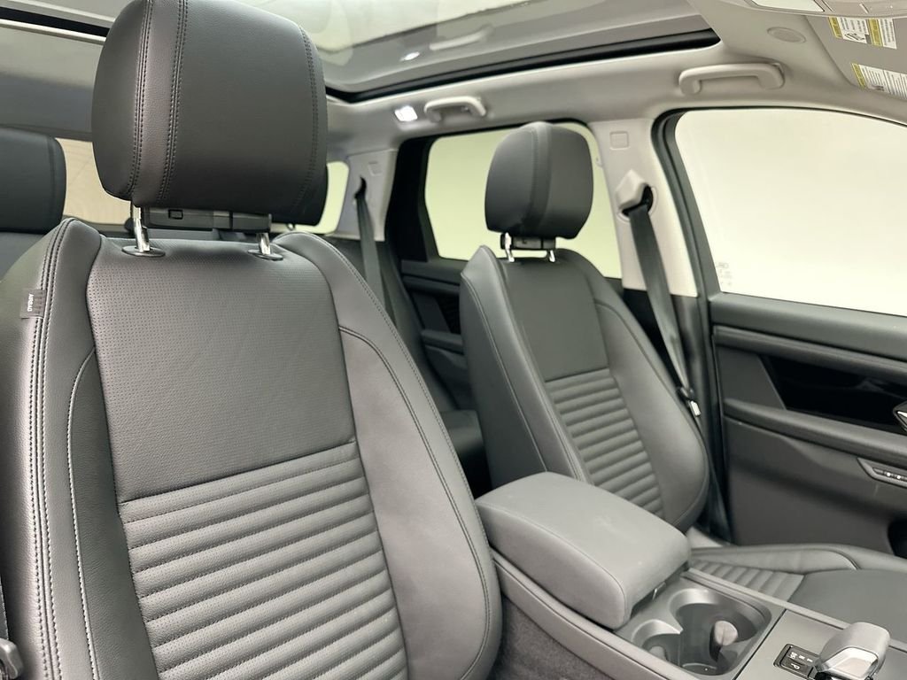Used 2025 Fuji White Land Rover S image 6