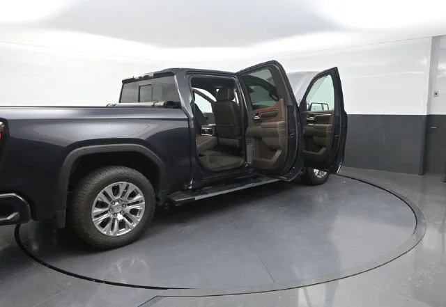 Used 2023 Silver GMC Denali image 35