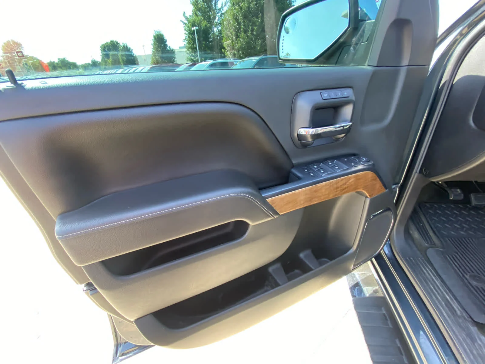Used 2017 GRAPHITE METALLIC Chevrolet LTZ image 6