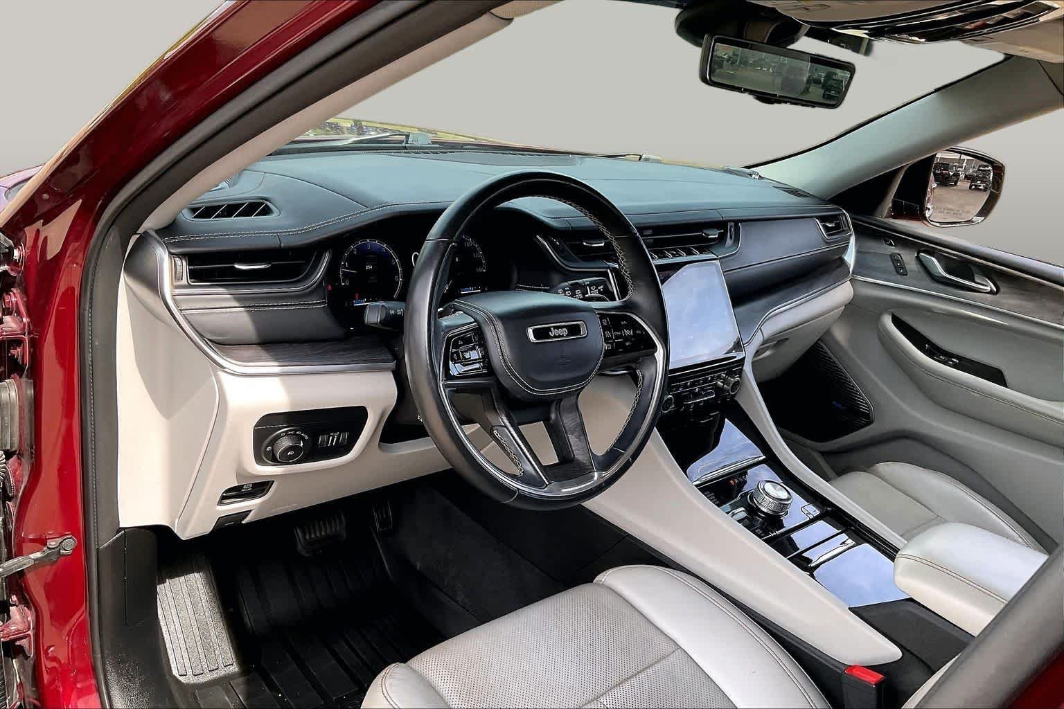 Used 2021 Velvet Red Pearlcoat Jeep Overland image 17