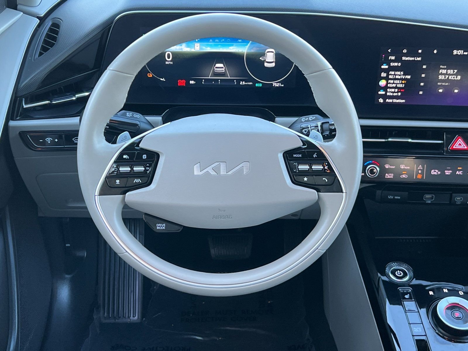 Certified Used 2023 Green Kia Wind image 13