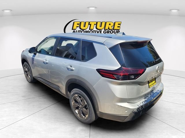 Used 2025 Silver Nissan SV image 4