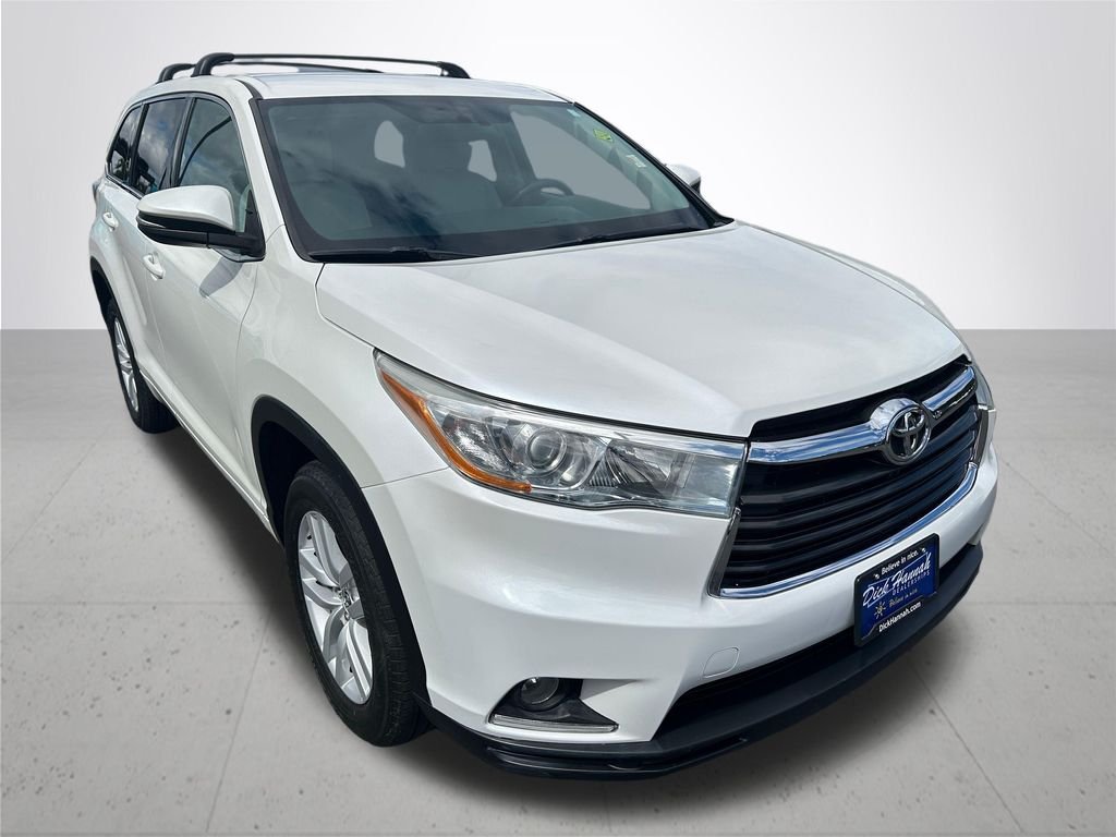 Used 2016 White Toyota LE image 5