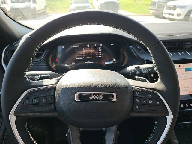 New 2026 Bright White Clearcoat Jeep Laredo Altitude image 21
