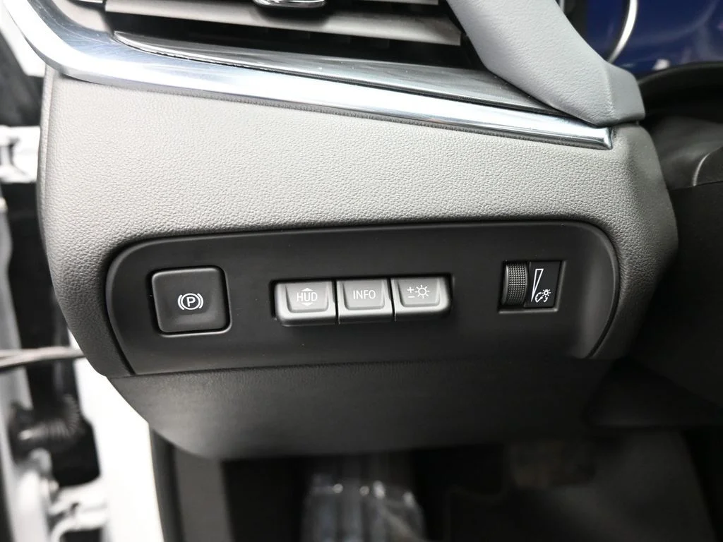 Used 2024 White Buick Premium Group image 12