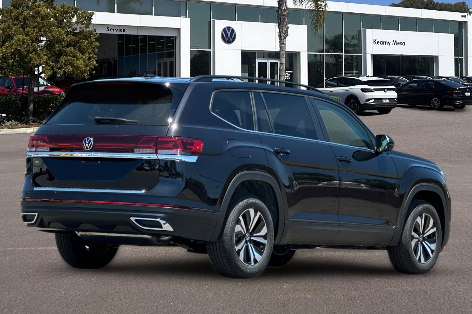 New 2026 Deep Black Pearl Volkswagen SE image 4
