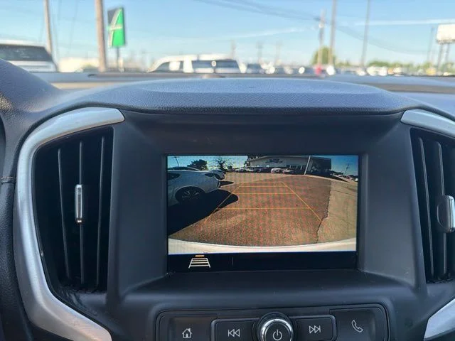 Used 2018 White GMC SLE image 23