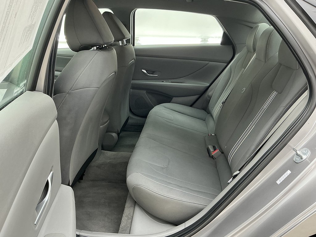Used 2023 Fluid Metal Hyundai SEL image 18