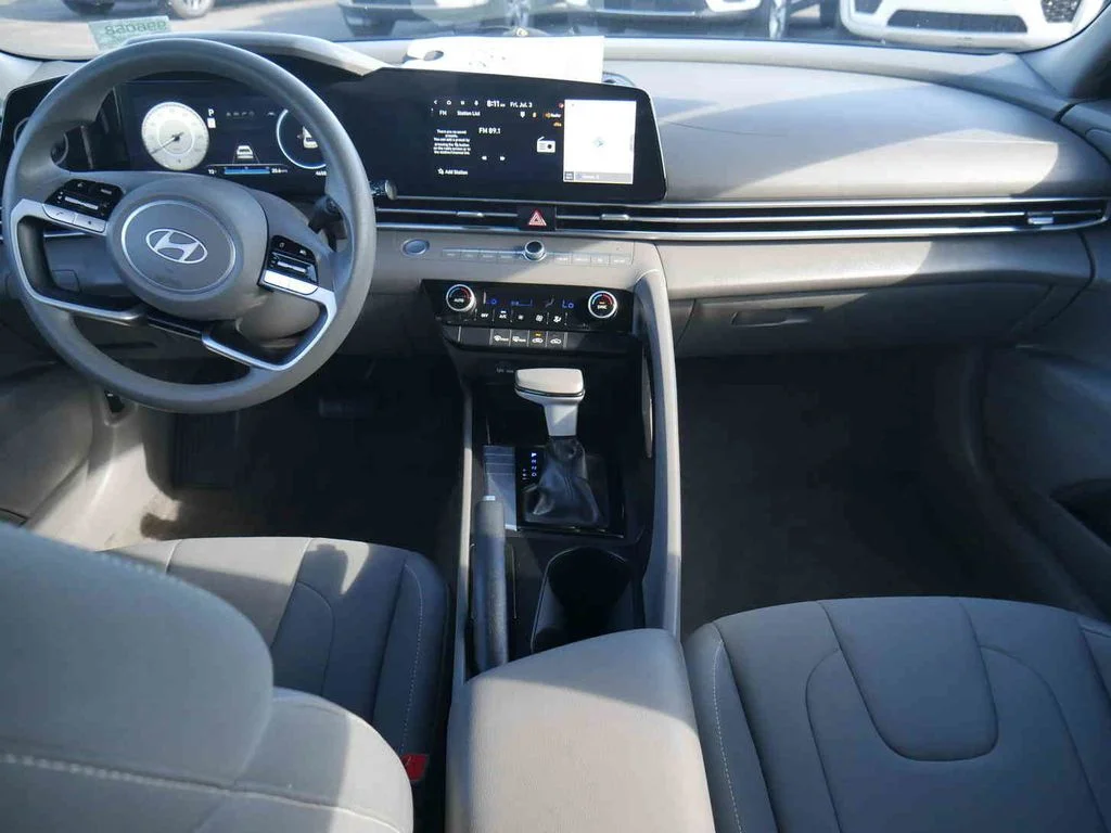 Used 2024 Silver Hyundai SEL image 4