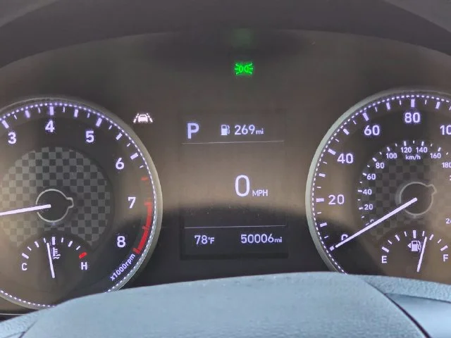 Used 2020 White Hyundai SE image 17
