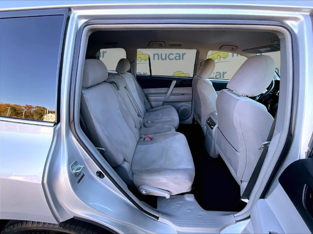 Used 2013 Silver Toyota Base image 16