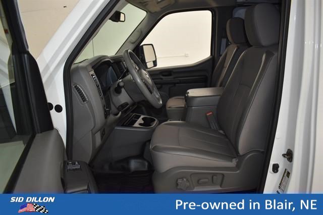 Used 2018 Glacier White Nissan SL image 6