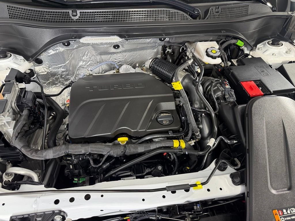 Certified Used 2025 White Chevrolet ACTIV image 34