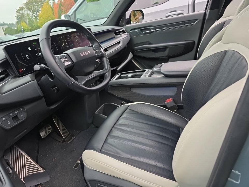 Certified Used 2024 Green Kia GT-Line image 5